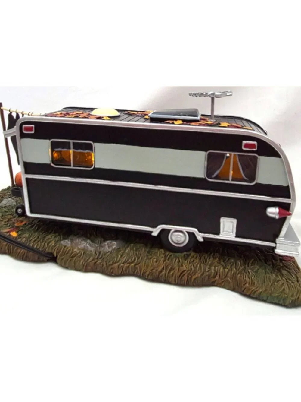 Dept 56 ELVIRAs CELEBRITY TRAILER Fall Halloween Village building house 6009786